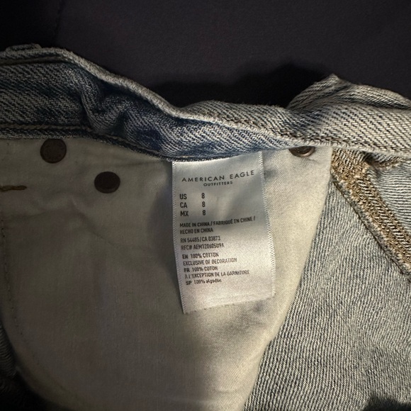 American Eagle distressed Jean shorts size 8. - Picture 5 of 5